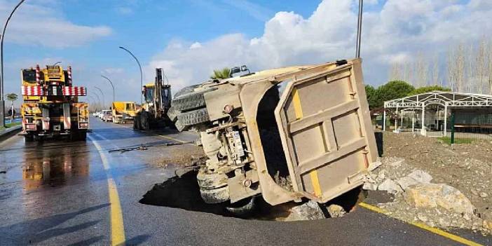 Yol çökmesi kazaya neden oldu: Şoför şans eseri kurtuldu