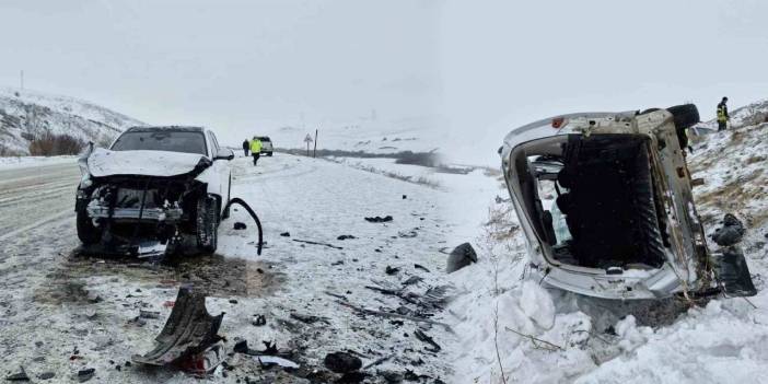 Kar nedeniyle kayganlaşan yolda feci kaza: Ölü ve yaralılar var