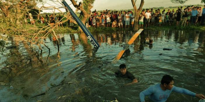 Filipinler'de helikopter düştü: Pilot hayatını kaybetti