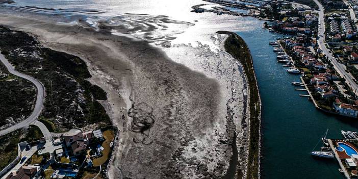 Didim ve Çeşme'de tedirgin eden görüntüler: Deniz yaklaşık 300 metre çekildi