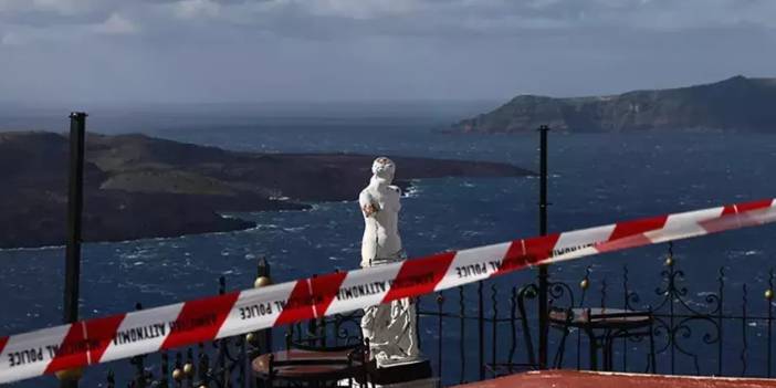 Santorini sarsılmaya devam ediyor: Kül yağışı ve tsunami riski arttı