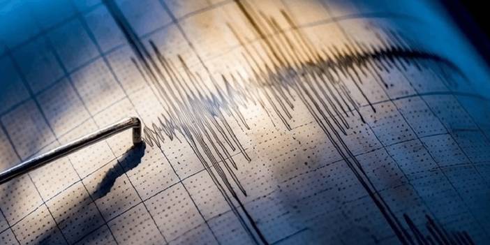 Endonezya'da 6.1 büyüklüğünde deprem