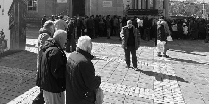 Kayseri'de yoksulluğun fotoğrafı: Bu da ücretsiz ekmek kuyruğu