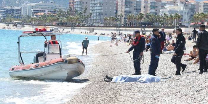 Antalya'da acı olay: Elbiseleriyle girdiği denizde boğuldu