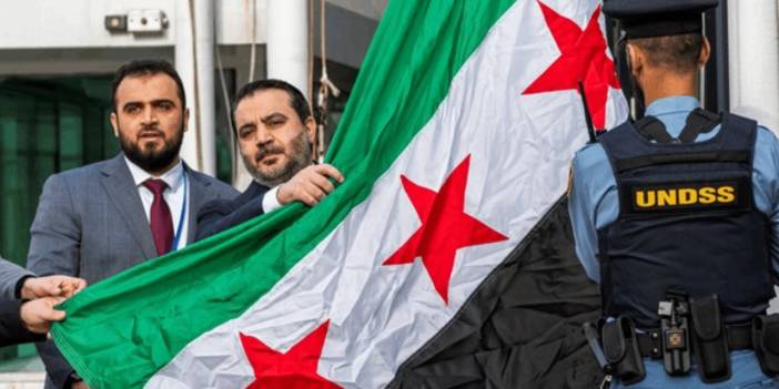 Yeni Suriye bayrağı BM Genel Merkezi'nde göndere çekildi