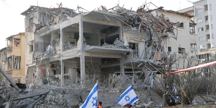 İsrail-İran savaşı büyüyor: ABD bombaladı, İran'dan yanıt geldi
