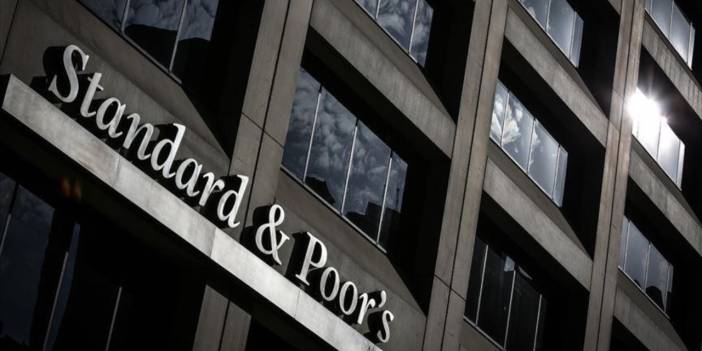 S&amp;P Türkiye'nin kredi notunu yükseltti