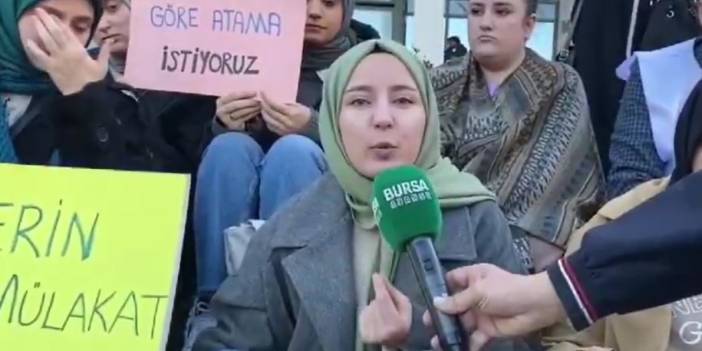 Mülakatta elenen şehit kızı da Milli Eğitim Müdürlüğü önünde isyan etti