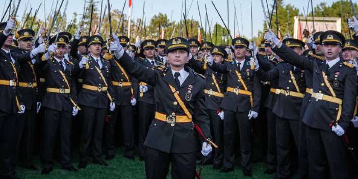 İhracı istenen teğmen sayısı ikiye yükseldi: Teğmen Ebru Eroğlu’na ‘ihraç talebi’ tebliğ edildi