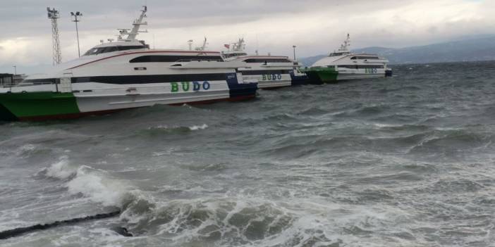 İstanbul'da fırtına: Seferler durdu