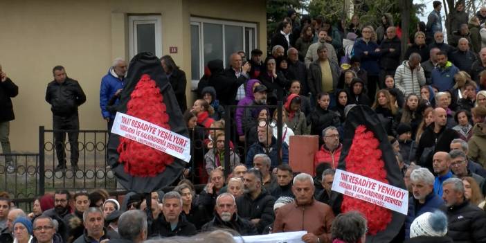 Şengül hemşire kazada hayatını kaybetmişti: Yakınları olay yerine karanfil bıraktı