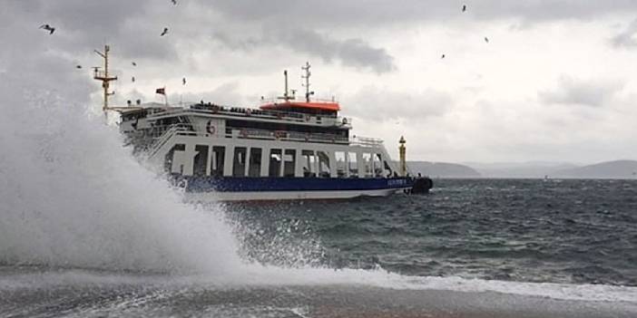 Çanakkale'de feribot seferlerine lodos engeli