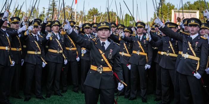 Teğmenlerin avukatlarından açıklama: Aynı ant bir gece önce komutanlara okundu