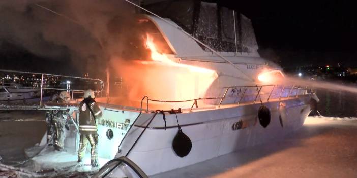 İstanbul Balat sahilinde tekne yangını