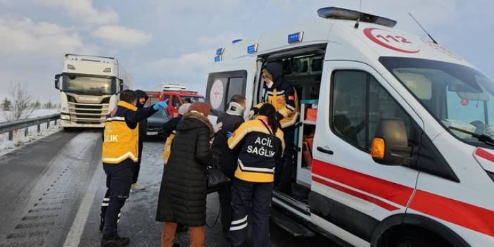 Çorum'da zincirleme trafik kazası: 1 kişi öldü, 9 kişi yaralandı