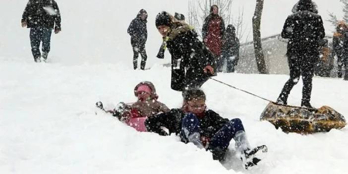 Hakkari'de okullara kar engeli