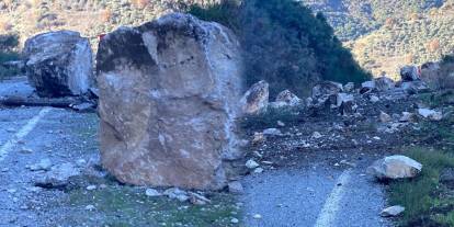 Aydın'da heyelan: Köşk-Ödemiş kara yolu çift yönlü trafiğe kapandı