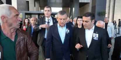 Özgür Özel'e Sırrı Süreyya Önder anması çıkışında saldırı