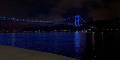 Fatih Sultan Mehmet Köprüsü maviye büründü! İşte sebebi