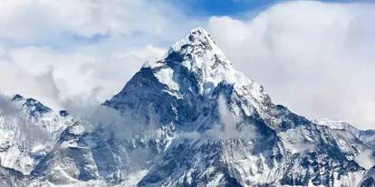 Everest'e tırmanmaya çalışan dağcı yorgunluktan öldü