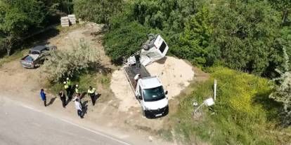 Otomobille çarpışan minibüs takla attı: 2'si ağır 3 kişi yaralandı