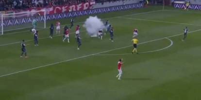 Sırbistan kupa finalinde sahaya patlayıcı madde atıldı: 4 futbolcu yere yığıldı