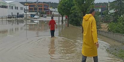Kastamonu'da sağanak: İşletmeler üretimi durdurdu