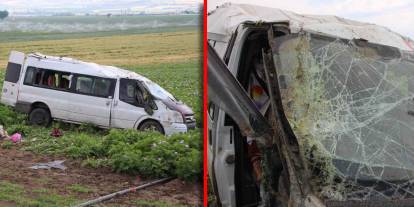 Minibüs takla atarak tarlaya uçtu: Ölü ve yaralılar var