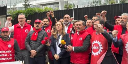 DİSK'ten TÜİK önünde eylem: Yargı kararlarını uy, madde sepetini açıkla!