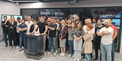 KRT TV'de çalışanlar iş bıraktı: Gece boyunca nöbet tuttular