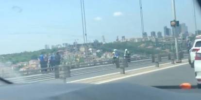 İstanbul'da 'silahlı şüpheli' köprüye çıktı: Ekipler müdahale etti