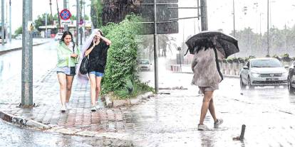 Meteorolojiden bölge bölge uyarı: Gök gürültülü sağanak yağış geliyor