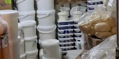 Piyasaya süreceklerdi: Etiketsiz ve tarihi geçmiş 1,8 ton yoğurt ve peynir ele geçirildi