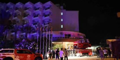 Antalya'da 5 yıldızlı otelde yangın: Yüzlerce turist apar topar tahliye edildi