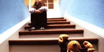 Battaniyeyle uyudu, kekle doydu: 9 yaşındaki çocuk 2 yıl boyunca evde tek başına yaşadı