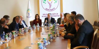 15 baro başkanı DEM Parti'yi ziyaret etti: PKK'nın silah bırakmasına yönelik dosya sunuldu