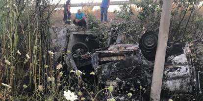 Antalya'da feci kaza: Elektrik direğine çarpan aracın camından fırlayan sürücü hayatını kaybetti