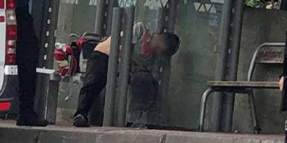 Hastaneden çıktı: Otobüs durağında yığılıp yaşamını yitirdi