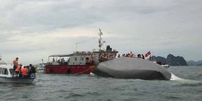Alabora olan teknede can pazarı: Onlarca kişi yaşamını yitirdi