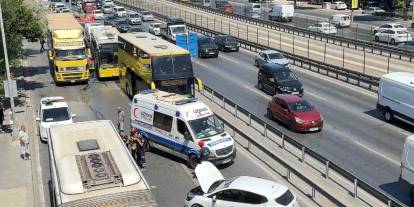 İstanbul'da feci kaza: Otomobil İETT otobüsüne çarptı