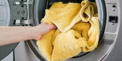 Çamaşır makinesinden gelen kötü kokuya son: Bir su bardağı dökmek yetiyor