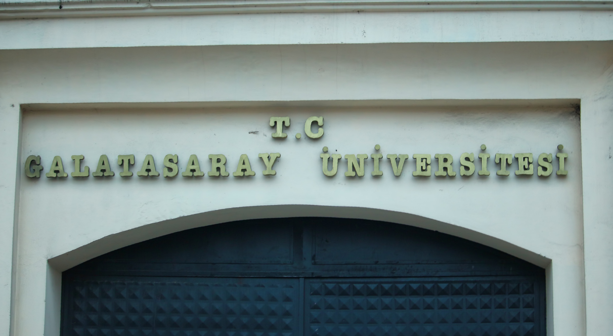 galatasaray-universitesi-1.png