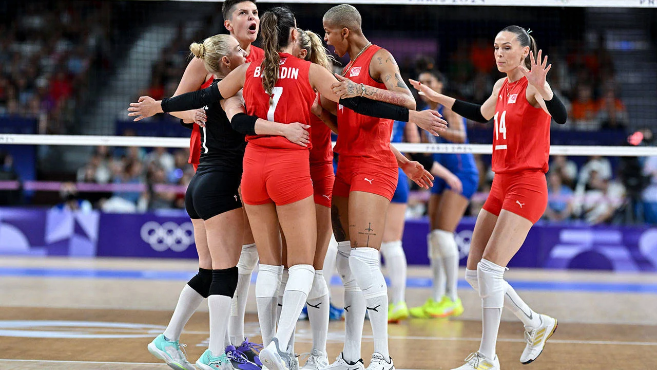 2024-paris-olimpiyat-oyunlari-a-milli-kadin-voleybol-takimi-galibiyetle-basladi.webp