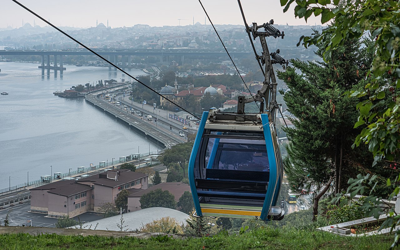 istanbul-asv2021-11-img21-eyup-gondola.jpg