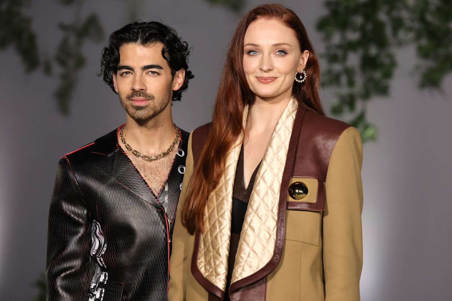 joe-jonas-sophie-turner-111322-01-2000-84b09af0bb144dbba11f87a73f6c1f79.jpg