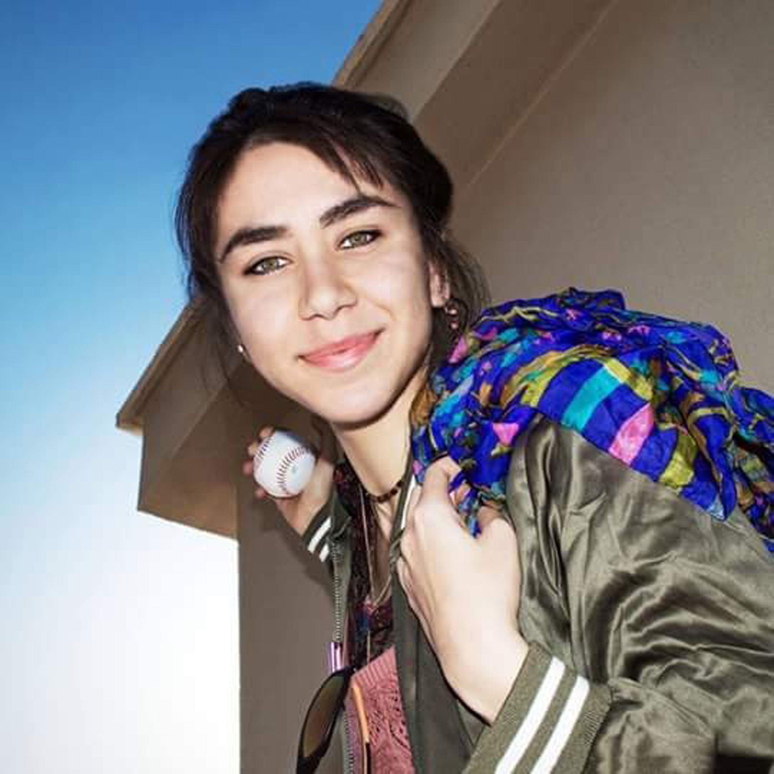 esinin-balkondan-attigi-one-surulen-gamz-426022-125668.jpg
