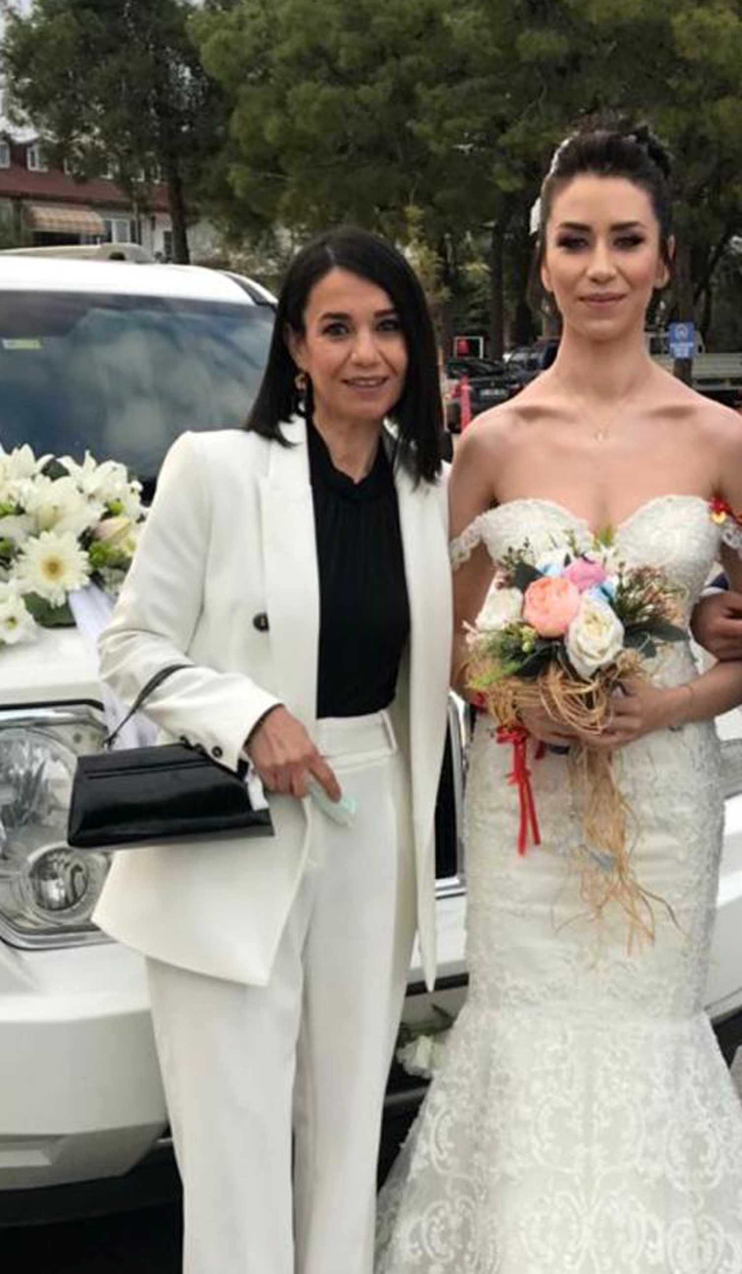 esinin-balkondan-attigi-one-surulen-gamz-426025-125668.jpg