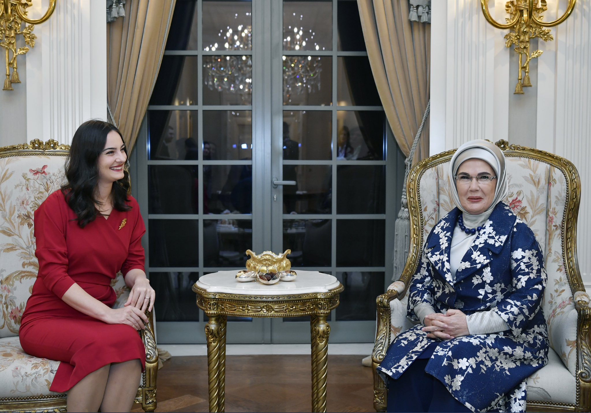 emine-erdogan-karadag-devlet-baskanini-450749-133085.jpg