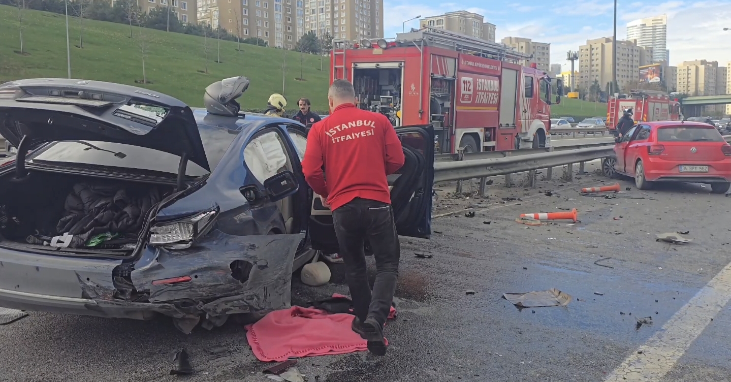 istanbul-atasehirde-otomobil-bariyere-461394-136241.jpg