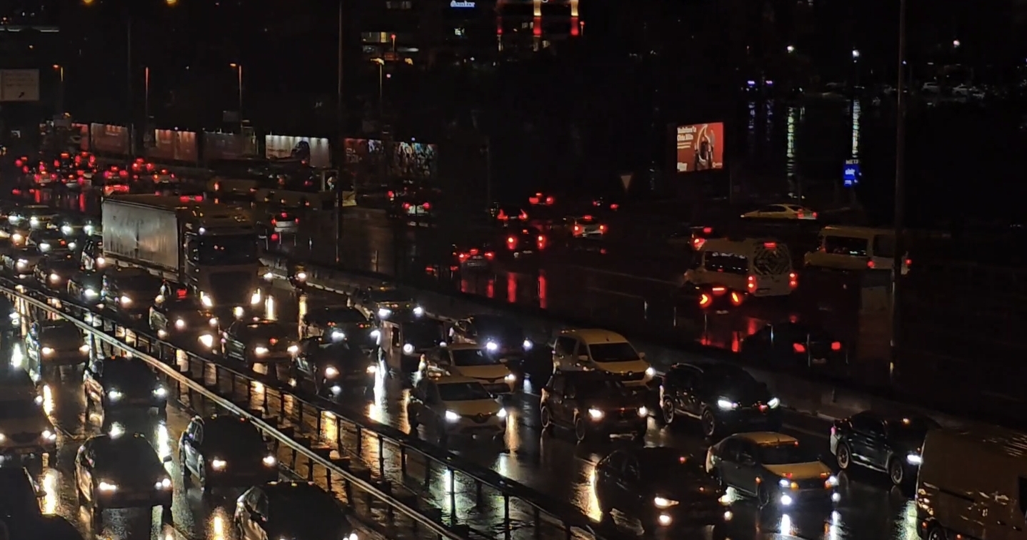 istanbul-istanbulda-yagmur-trafigi-etk-461915-136377.jpg